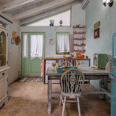 Tiny House With Private Pool - Happy Daire