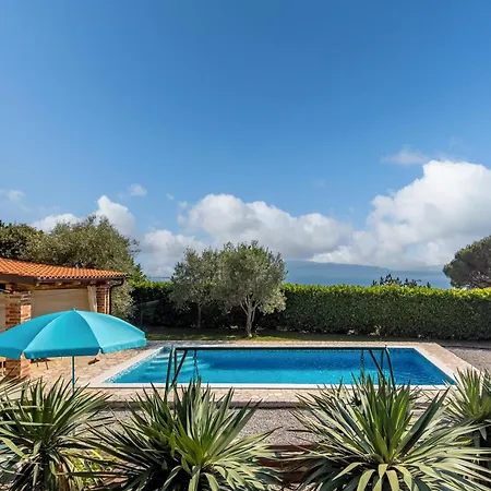 Tiny House With Private Pool - Happy Kostrena