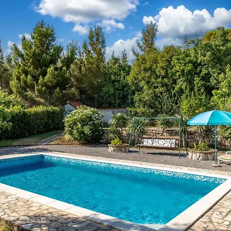 Daire Tiny House With Private Pool - Happy