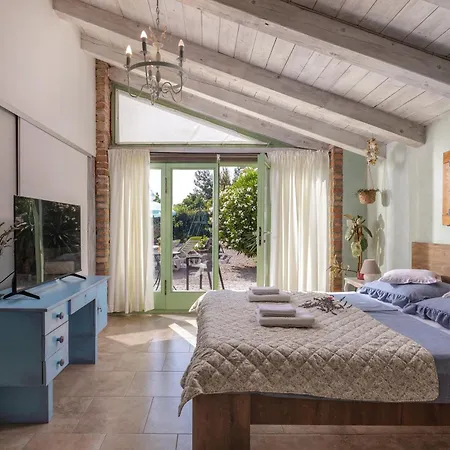 Daire Tiny House With Private Pool - Happy *