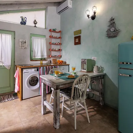 Tiny House With Private Pool - Happy Daire Kostrena