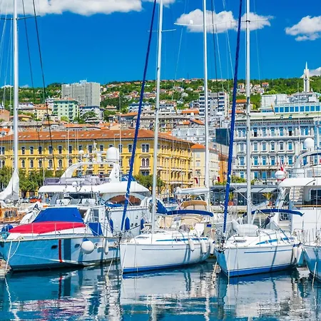 Tiny House With Private Pool - Happy Daire Kostrena