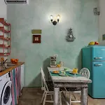 Tiny House With Private Pool - Happy Lägenhet