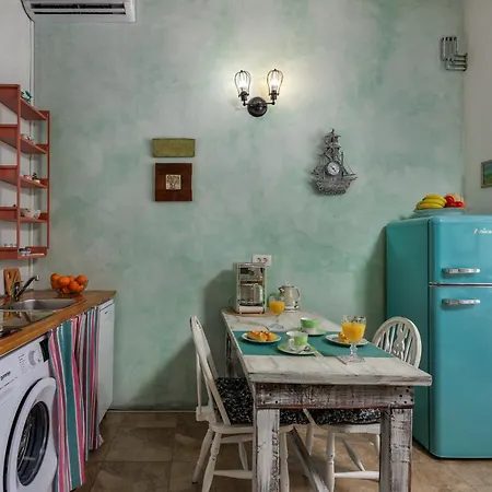 Tiny House With Private Pool - Happy Apartament