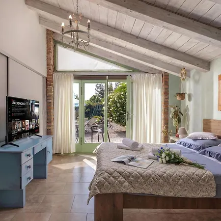 Tiny House With Private Pool - Happy Διαμέρισμα *