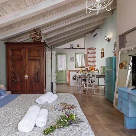 Apartman Tiny House With Private Pool - Happy *