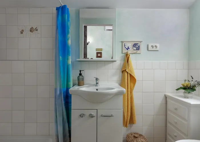 Tiny House With Private Pool - Happy Apartament