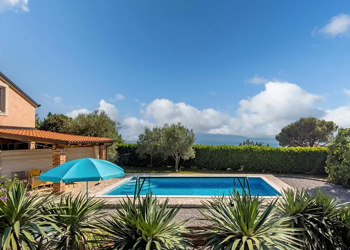 Tiny House With Private Pool - Happy Kostrena