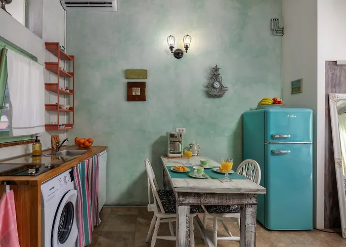 Tiny House With Private Pool - Happy Apartament