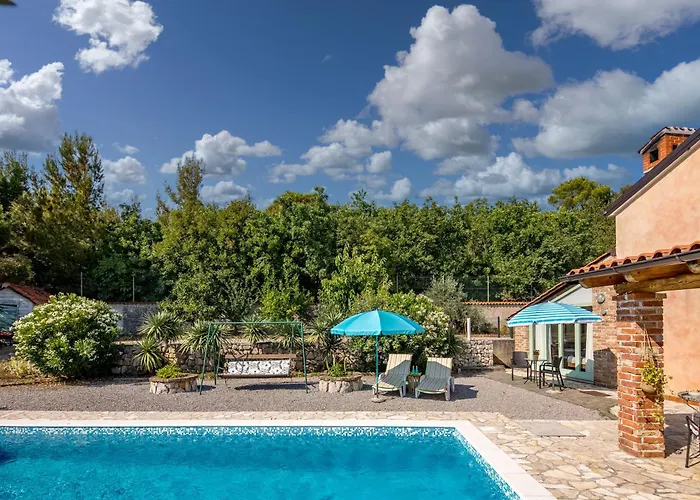 Tiny House With Private Pool - Happy Kostrena